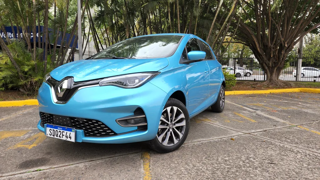 Review Renault Zoe E-Tech | Compacto elétrico evolui, mas menos do que rivais