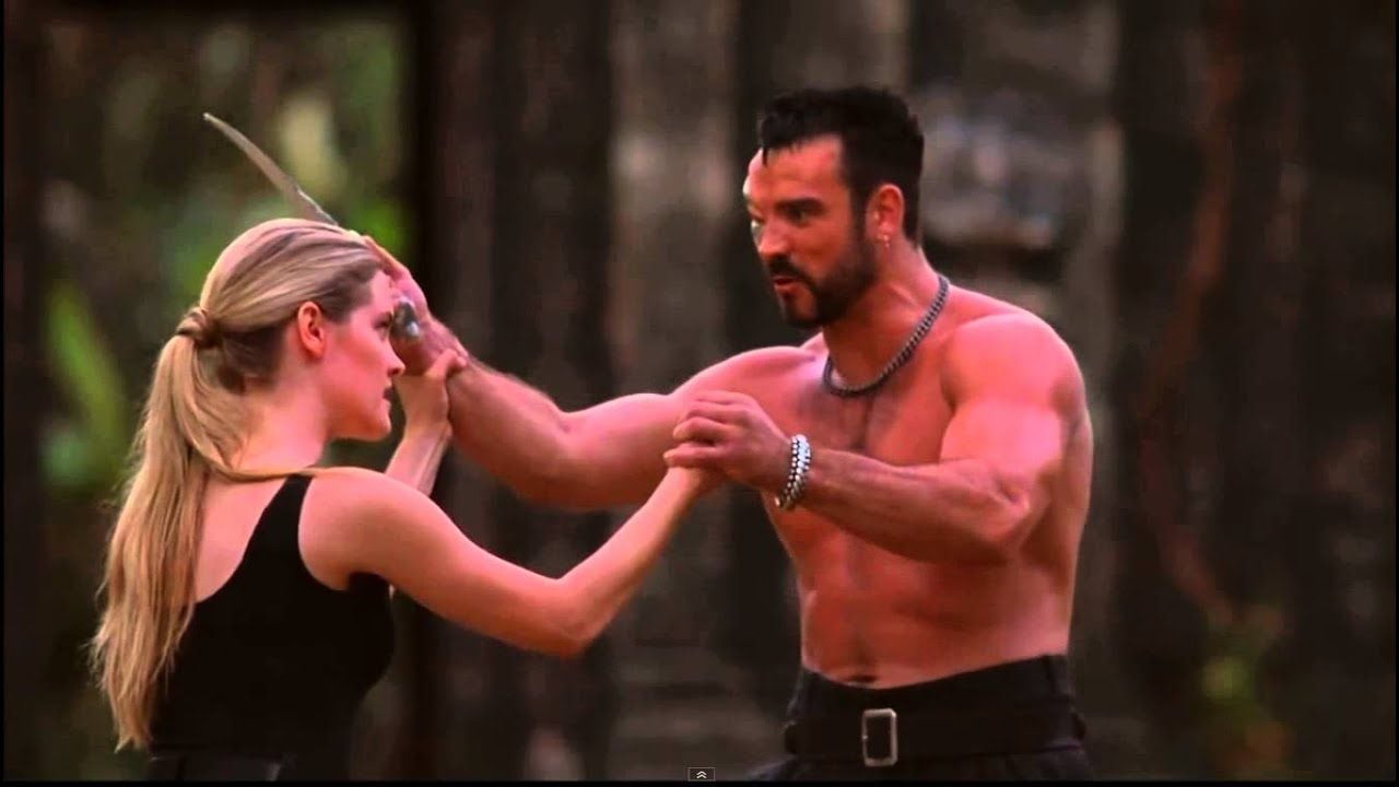 Mortal Kombat  Filme escala intérpretes de Sonya Blade e Kano