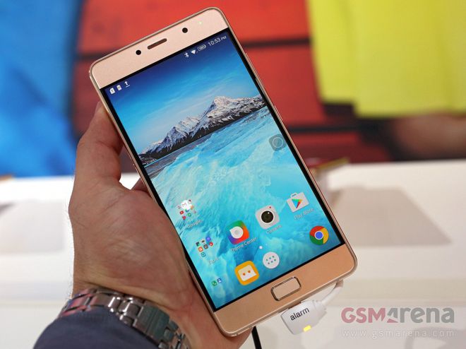 O Lenovo P2 foi apresentado sem muito alarde durante a IFA 2016, na Alemanha O Lenovo P2 foi apresentado sem muito alarde durante a IFA 2016, na Alemanha