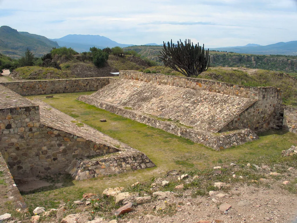 Foram identificados, também, campos de bola mesoamericanos, como este, em Oaxaca (Imagem: Jlrsousa/CC-BY-S.A-3.0)