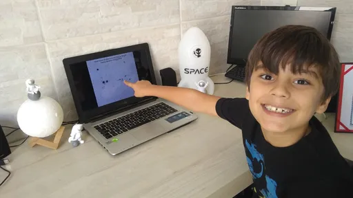 Menino de 8 anos descobre possível asteroide em programa de ciência cidadã