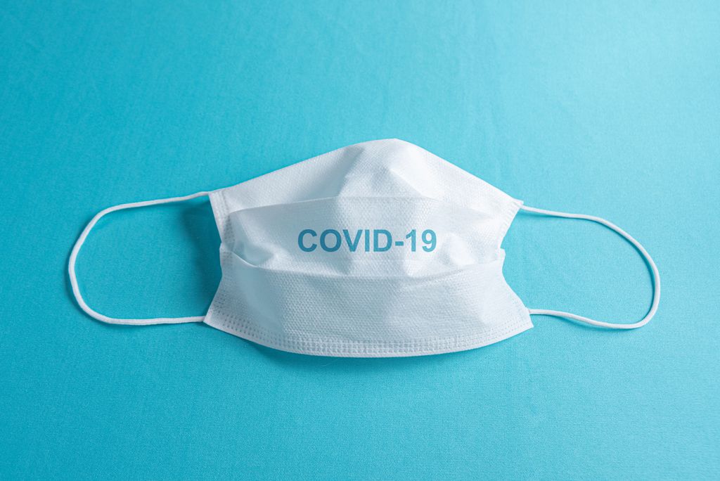 Segundo estudo feito por oito hospitais, 25% dos pacientes intubados com casos graves de COVID-19 morrem após alta por conta de sequelas (Imagem: user3802032/Freepik)