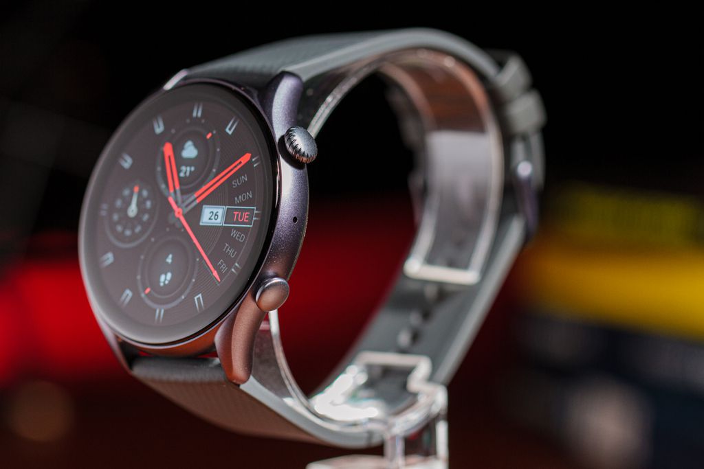 Amazfit GTR 3 Pro tem como grande concorrente o Galaxy Watch 4 (Imagem: Ivo Meneghel Jr/ Canaltech)