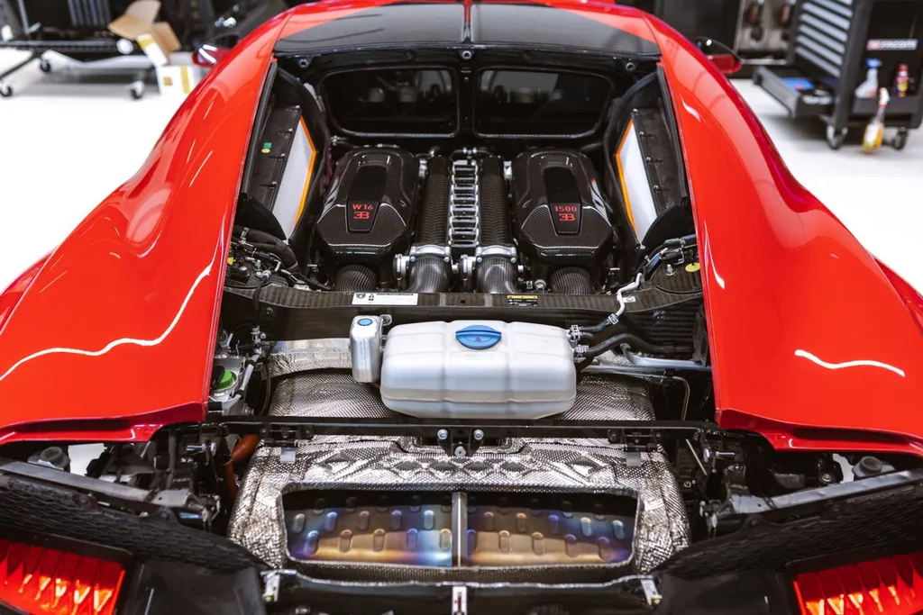 Bugatti Veyron usa motor W16 central (Imagem: Divulgação/Bugatti)