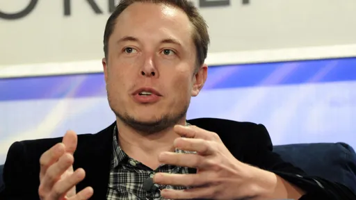 Elon Musk defende posts "ultrajantes, mas dentro da lei" em reunião no Twitter