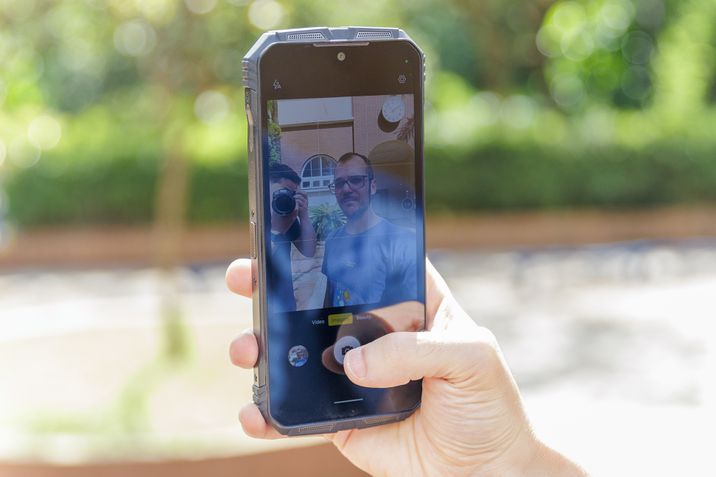 Doogee V30T selfie