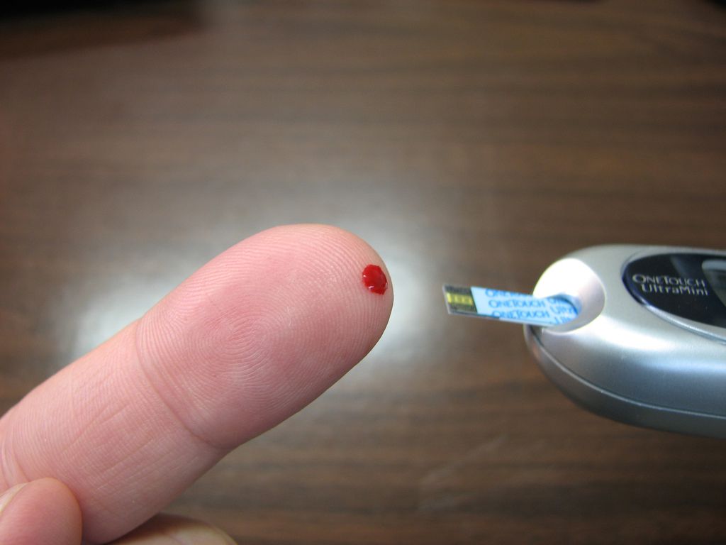 Como nos testes portáteis de glicose, basta uma picadinha na ponta do dedo (Imagem: Paul Hunt/Pixabay)