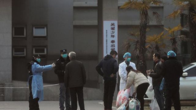 Surto de covid em Pequim faz governo implementar testagem em massa na cidade