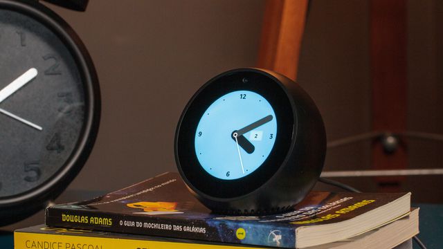 Review Amazon Echo Spot | Um Echo Dot com tela que se perdeu no tempo