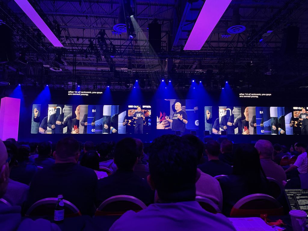 Werner faz sua última keynote no re:Invent, mas permanece na Amazon (Imagem: Bruno De Blasi/Canaltech)