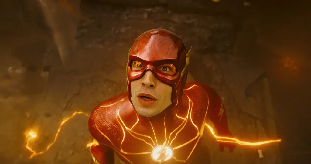Filme mostra o potencial do Flash que DCEU nunca soube aproveitar ao mesmo tempo em que repete vícios que levaram esse universo para o seu fim (Imagem: Divulgação/Warner Bros)