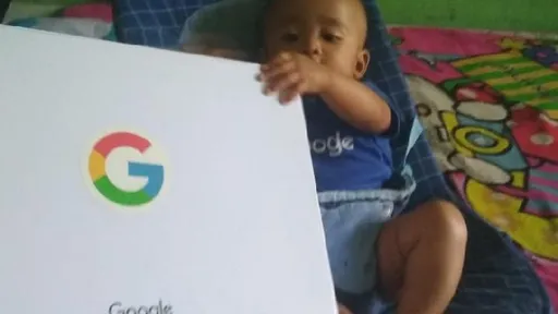 Pais decidem chamar o filho de "Google" na Indonésia