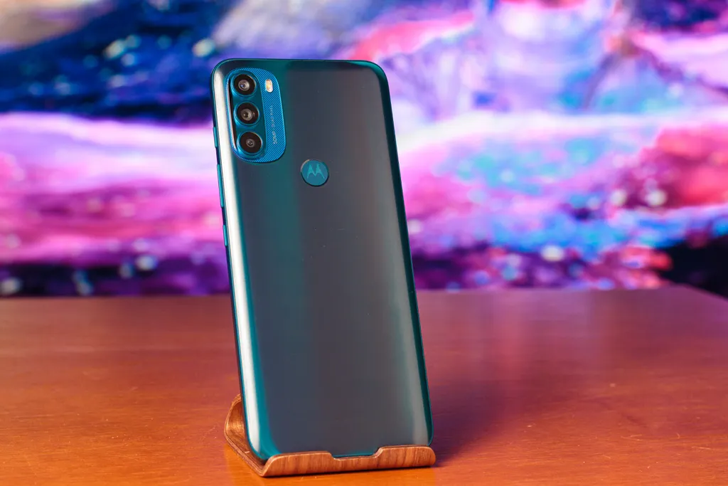 Moto G71 é um celular mais acessível da Motorola bom para jogar Wild Rift (Imagem: Ivo/Canaltech)