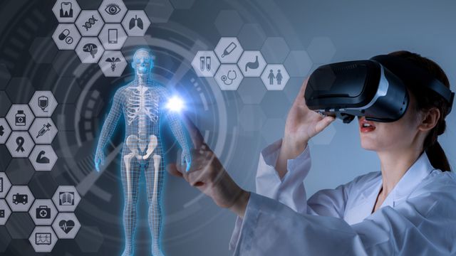 Realidade virtual ajuda médicos britânicos na luta contra a COVID-19