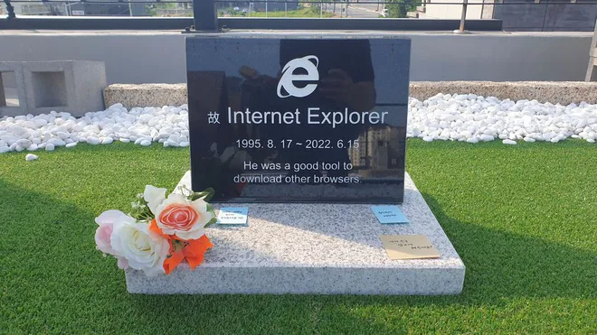 Internet Explorer "muere" y obtiene una lápida real