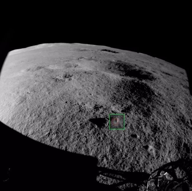 Um fragmento de rocha visto pelos sensores do Yutu-2 (Foto: CNSA/CLEP/Our Space)