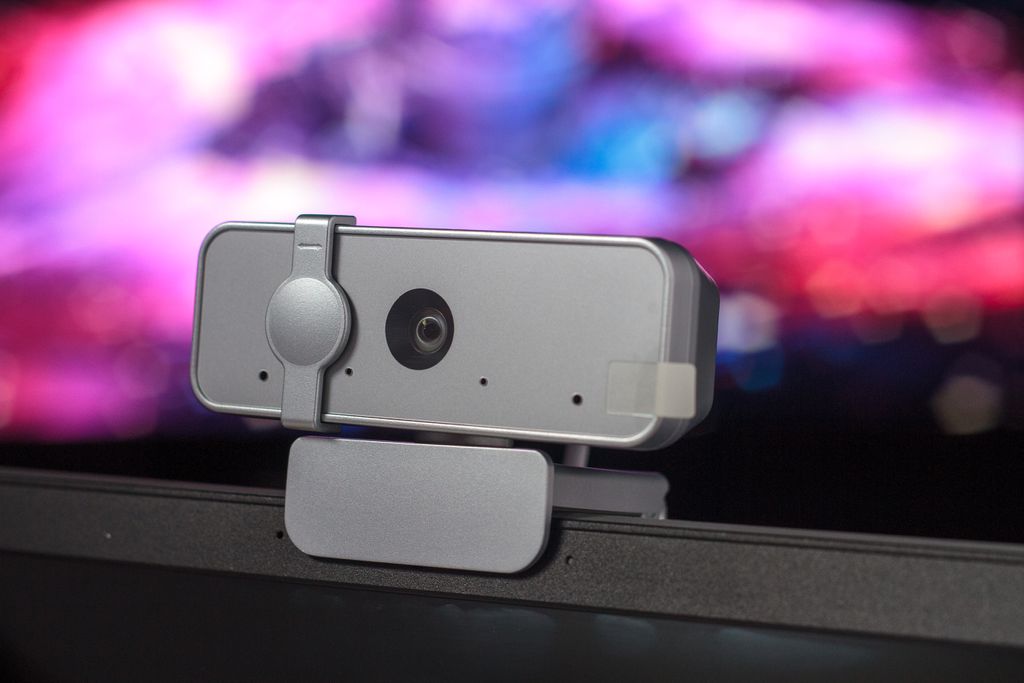 Webcam Lenovo 300 FHD conta com design sofisticado e proteção para a lente (Imagem: Ivo/Canaltech)