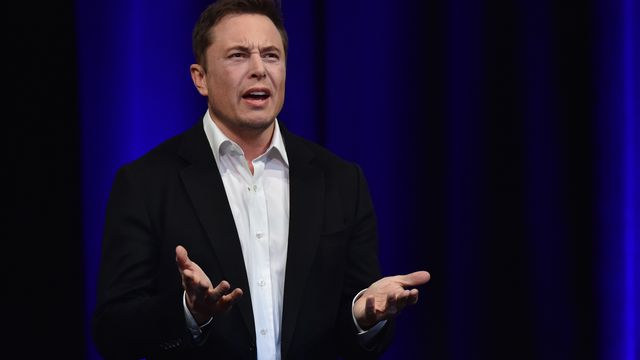 Elon Musk é processado por investidores da Tesla por “tuítes não controlados”