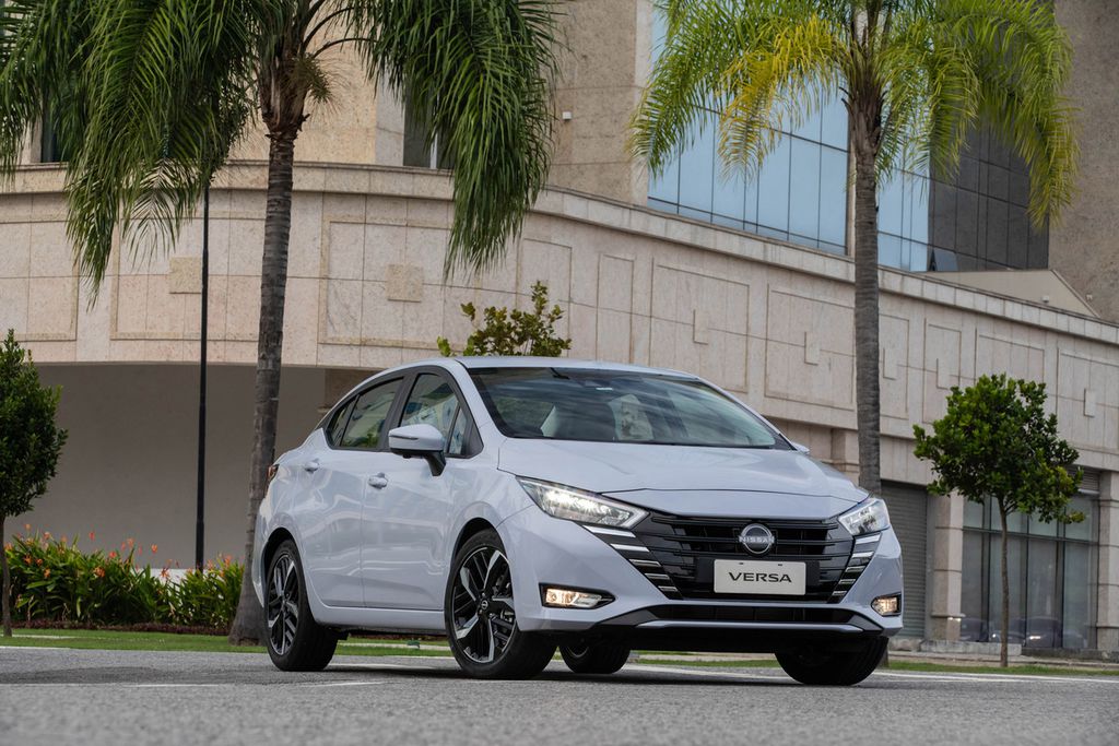 Nissan Versa visto de frente