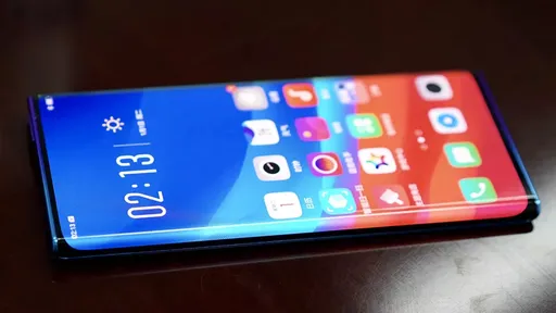 Oppo apresenta protótipo de smartphone com tela diferentona