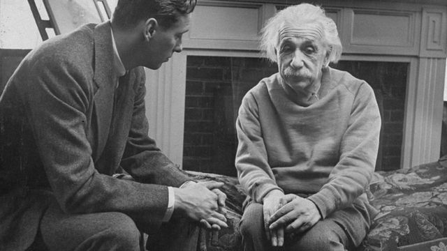 Milhares de documentos e memórias de Einstein agora estão disponíveis online