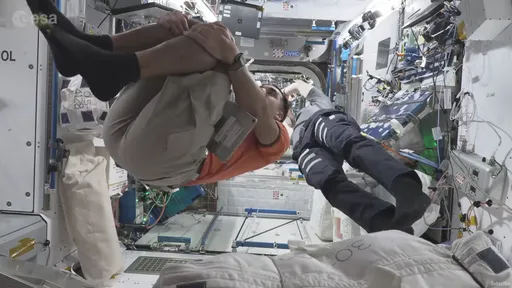 Veja o que acontece com os astronautas durante uma manobra da ISS