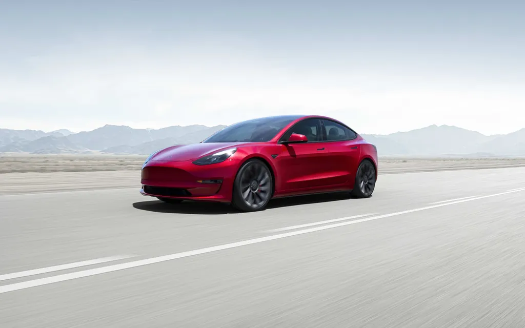 Musk também é muito conhecido devido à sua companhia de carros elétricos, a Tesla (Imagem: Divulgação/Tesla)