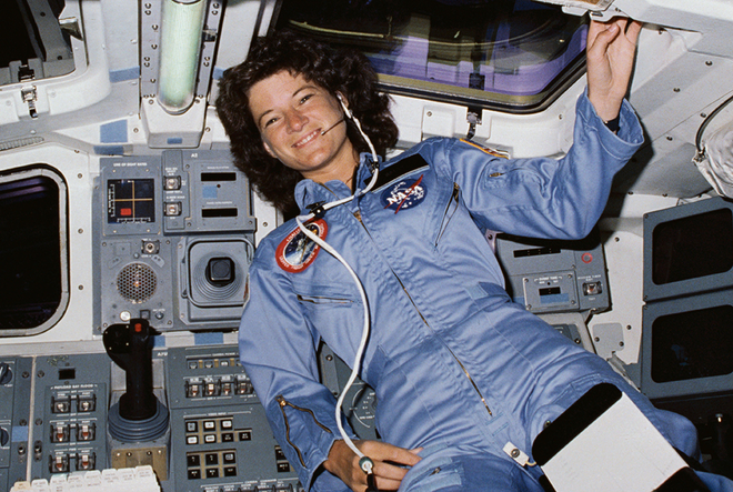 Sally Ride a bordo do ônibus espacial Challenger, em 1983 (Imagem: Reprodução/NASA)