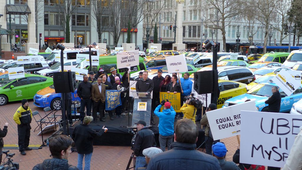 Protestos de motoristas da Uber contra a empresa em Portland  (Foto: Aaron Parecki / Wikimedia)