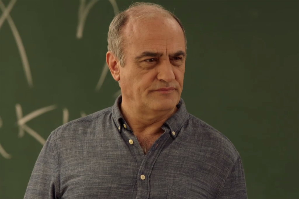 Francesc Orella dá vida ao professor Merlí Bergeron na série homônima (Imagem: Reprodução / IMDb)