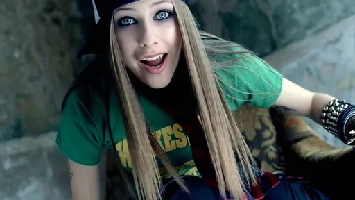 Sk8er Boi | Hit de Avril Lavigne pode virar filme