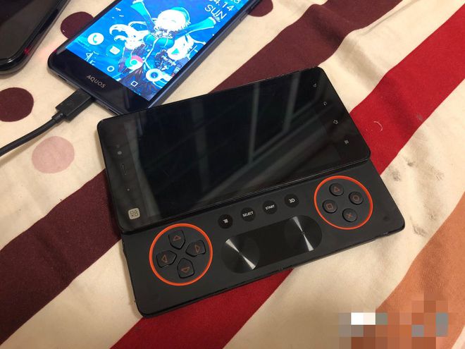 Vazamentos sugerem que a Sony chegou a iniciar o desenvolvimento de um Xperia Play 2, mas a ideia acabou não saindo do papel (Imagem: Reprodução/Shabab2992/Reddit)