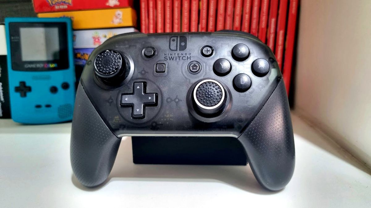 Nintendo Switch Pro Controller por menos de R$ 300 no KaBuM!