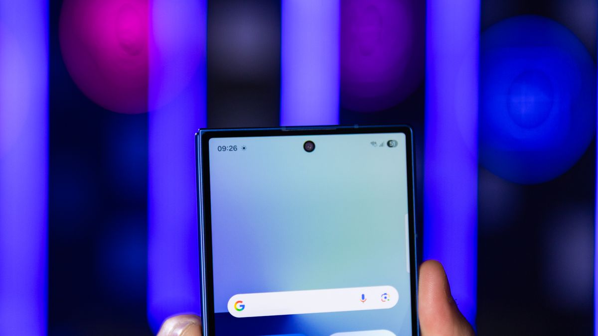 Galaxy Z Fold 8: Samsung pode eliminar vinco e ter design mais fino