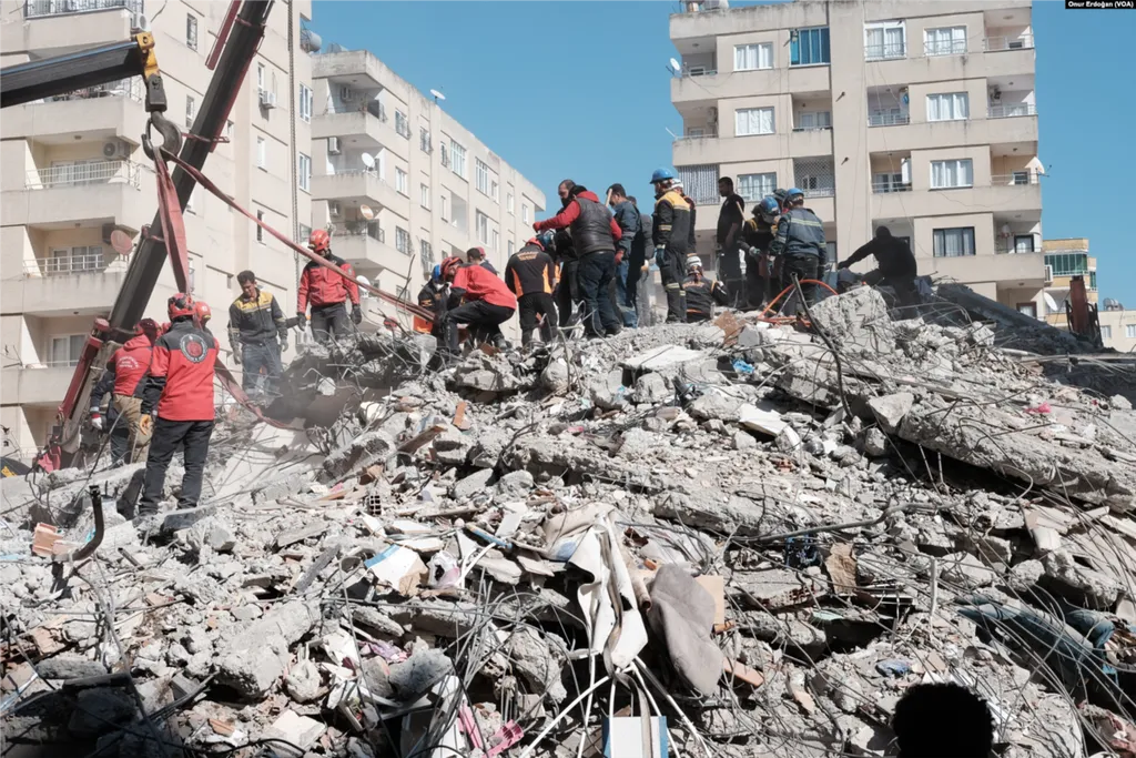 Réplicas do terremoto na Turquia seguem atingindo o país três semanas após o desastre ( Imagem: Onur Erdoğan/VOA/Wikimedia Commons)