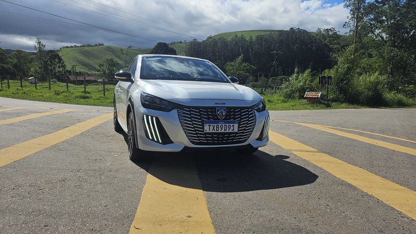 Peugeot 208 e Peugeot 2008 Hybrid - Rally urbano