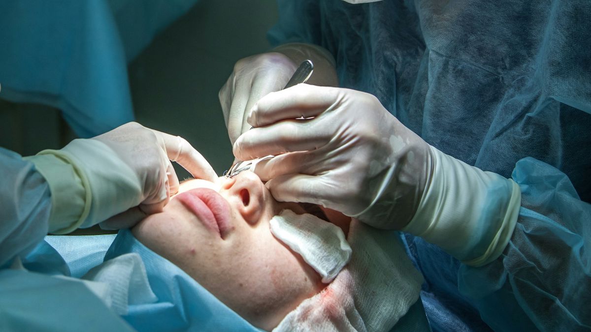 Cirurgia que muda cor do olho tem uso restrito em pessoas cegas e não é estética