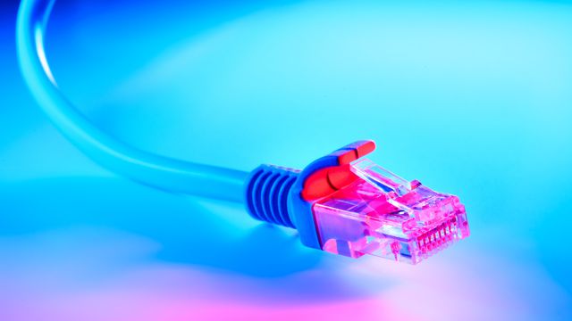 Contratos de banda larga fixa cresceram 5,85% no último ano, segundo Anatel
