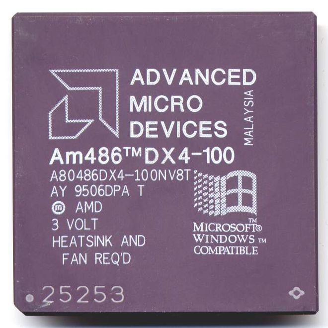 Processador Am486 DX4-100 tinha mais desempenho que Intel 486 DX2-66 e era mais barato. (Imagem: CPU-Collection.de / Reprodução)