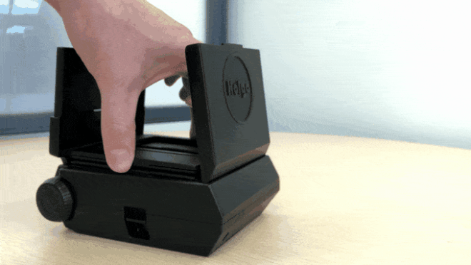 Impressora Holga "revela" fotos do seu celular sem precisar de bateria ou Wi-Fi