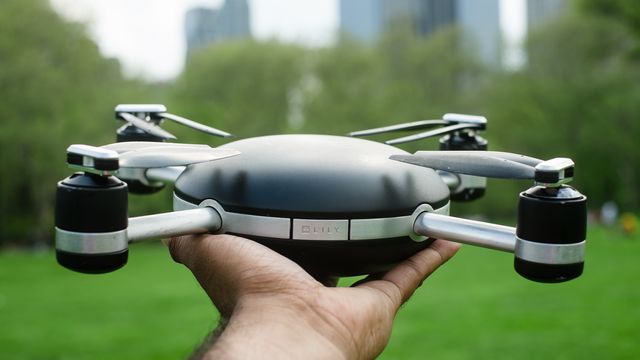 Lily: conheça o drone que sobrevoa sem precisar de controle manual