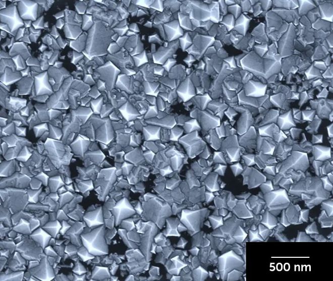  Crescimento dos diamantes usando uma liga de metal líquido (Imagem: Reprodução/Institute for Basic Science)