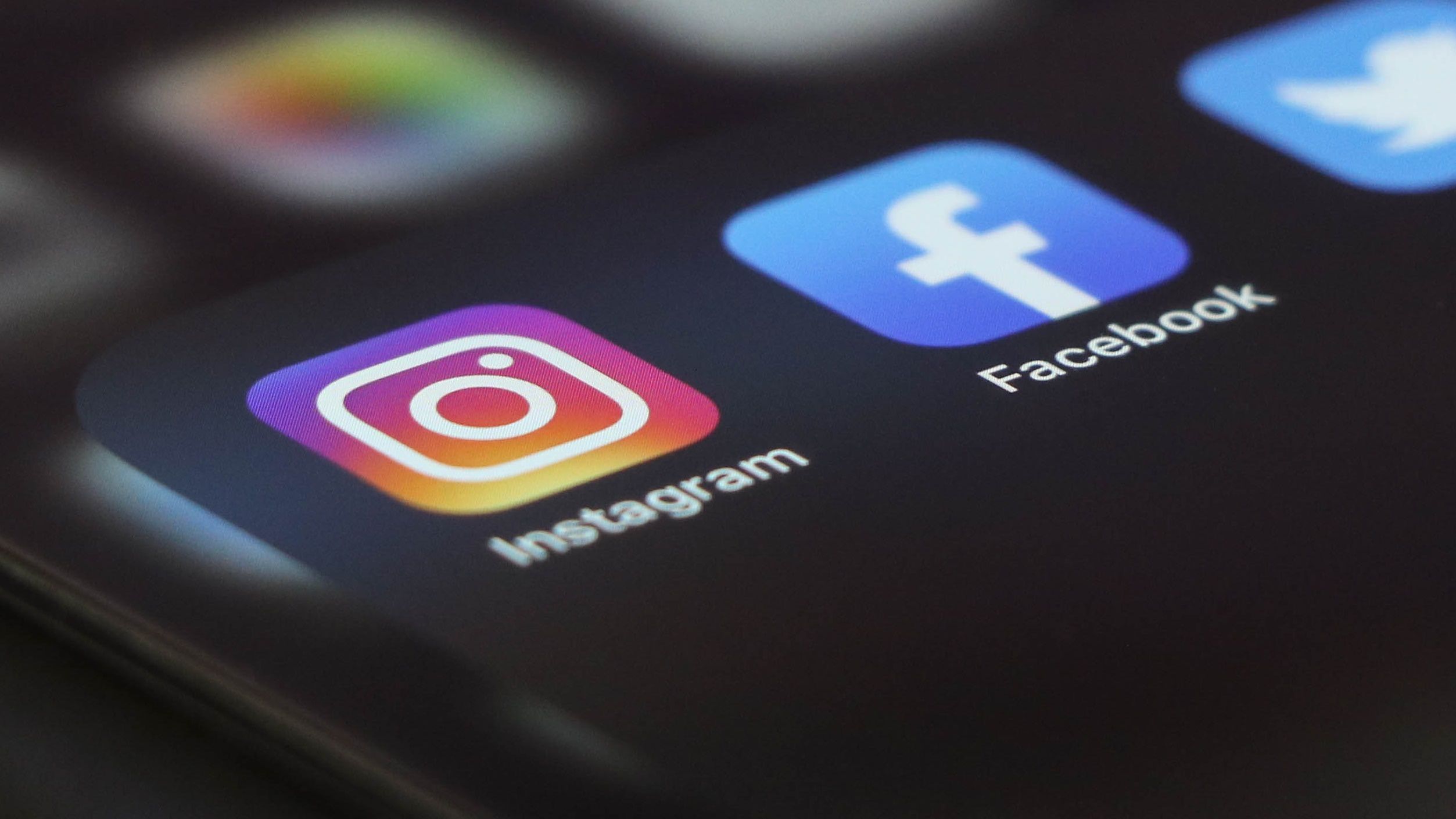Como entrar no Facebook pelo Instagram com a Central de Contas Meta
