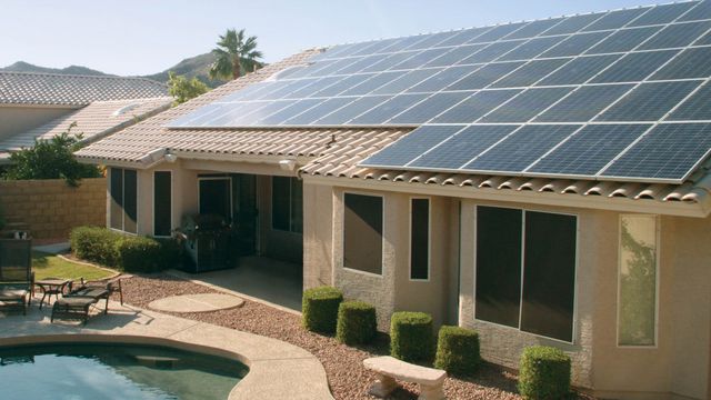 Tesla decide fechar uma dúzia de unidades de criação de paineis solares nos EUA