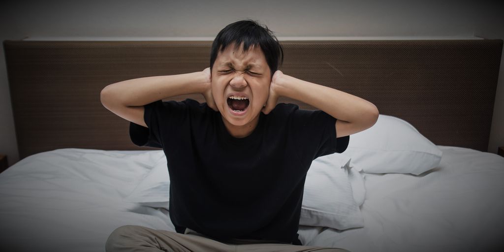 Crianças mais pobres podem estar mais expostas ao estresse psicossocial — dividir um quarto com familiares e não ter material para estudo, como um computador, por exemplo, com esse estresse influenciando nos telômeros (Imagem: Garakta-Studio/Envato)