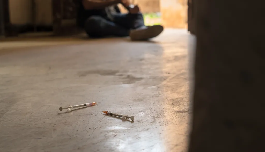 EUA autorizam a venda livre, sem receita, de remédio para casos de overdose por fentanil, o spray nasal com naloxona (Imagem: Diego_cervo/Envato)