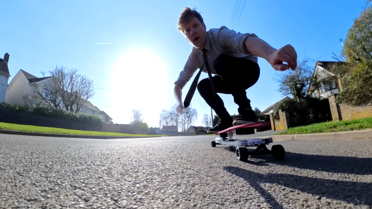 Inventor Britânico Colin Furze Lança Skate com Suspensão Magnética Inspirado em Hoverboard