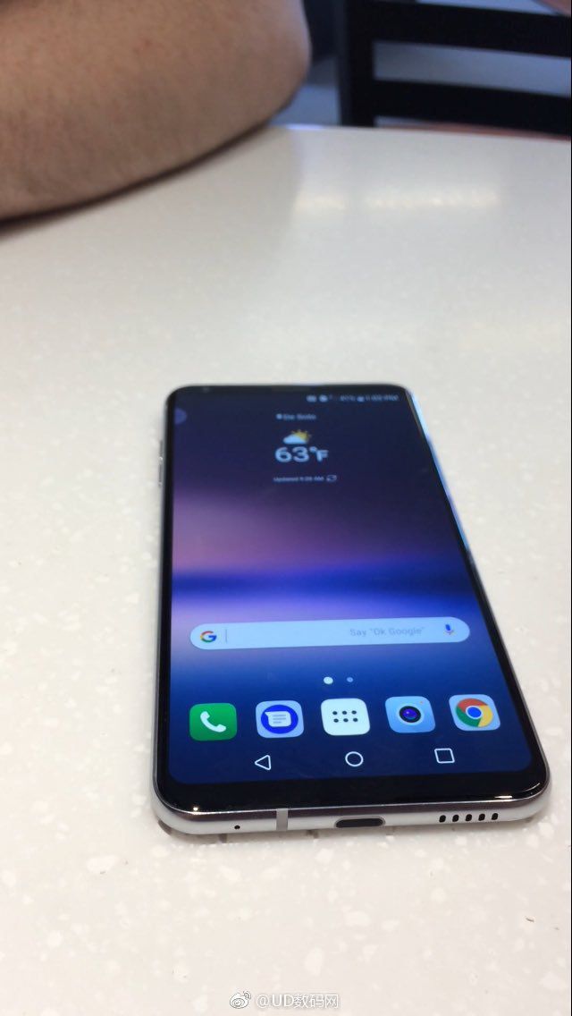 Primeira fotografia real do LG V30 confirma algumas características que antes eram apenas alvos de boato. Anúncio oficial do aparelho acontece na quinta-feira, dia 31 de agosto.