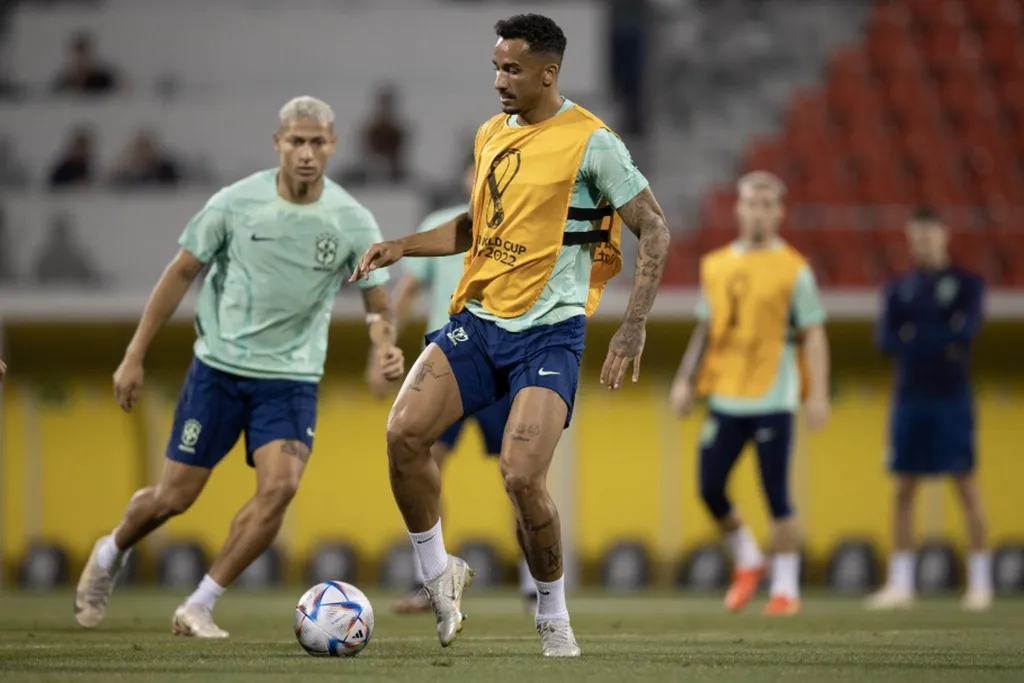 Recuperado de lesão, Danilo será improvisado na lateral esquerda da Seleção contra a Coreia (Imagem: Lucas Figueiredo/Divulgação,CBF)