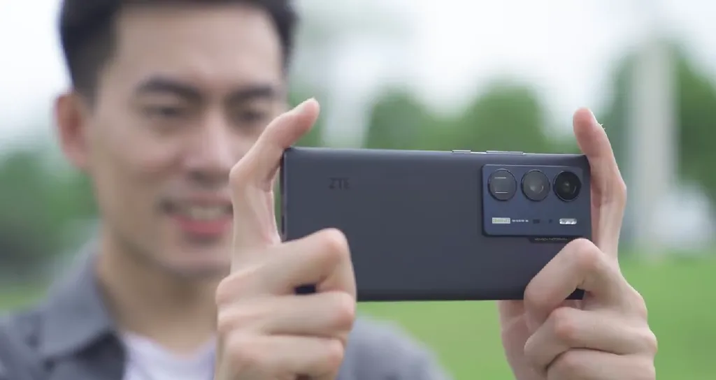 ZTE Axon 40 Ultra terá três câmeras traseiras de 64 MP (Imagem: Gizmochina)